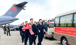 120 quân nhân Trung Quốc đến Việt Nam dự diễu binh